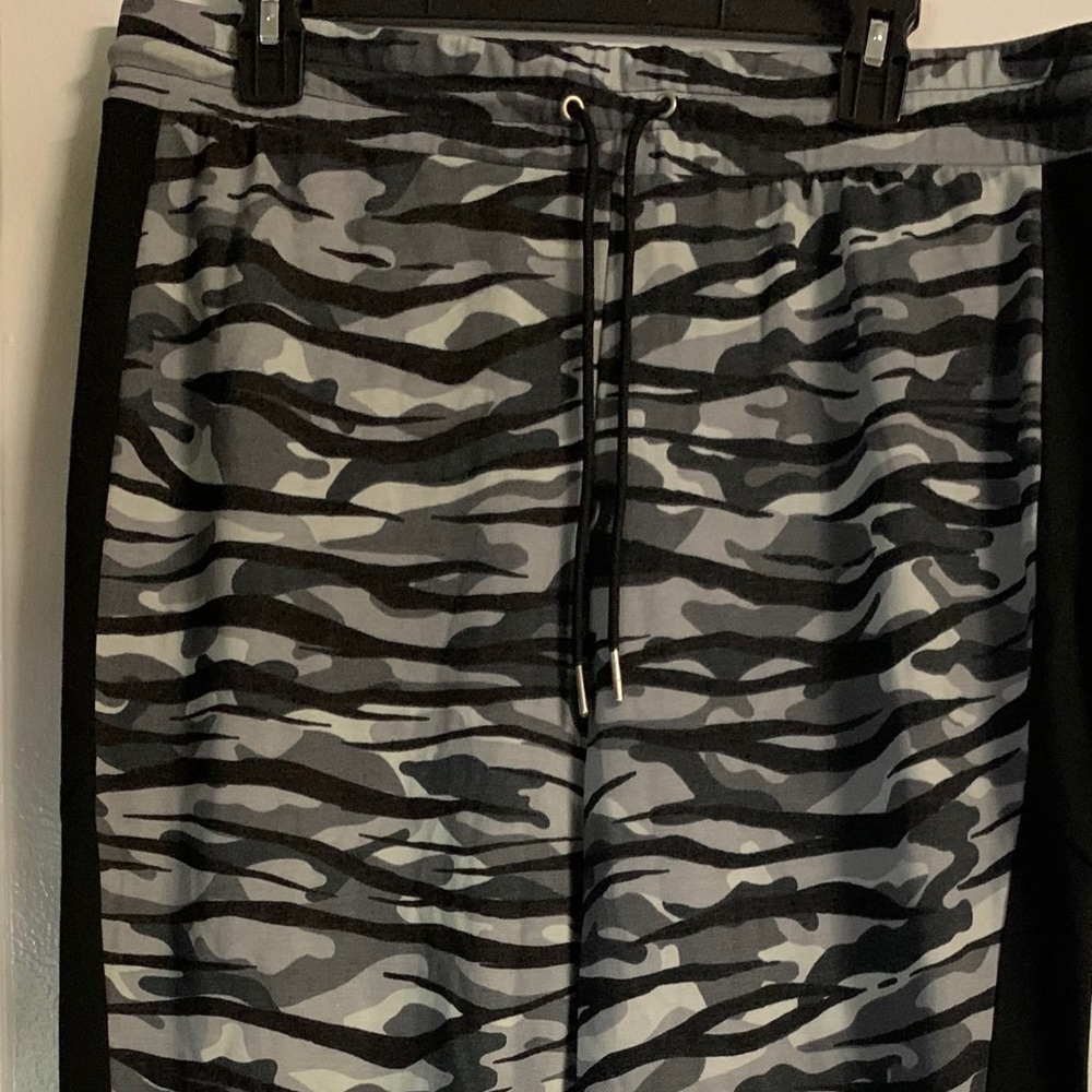 Tiger camo women’s/Juniors size XL pants
